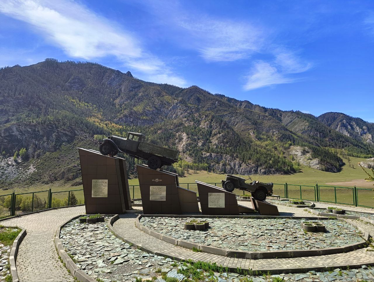 Памятник Кольке Снегиреву