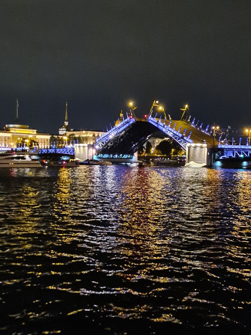 Дворцовый мост в Питере